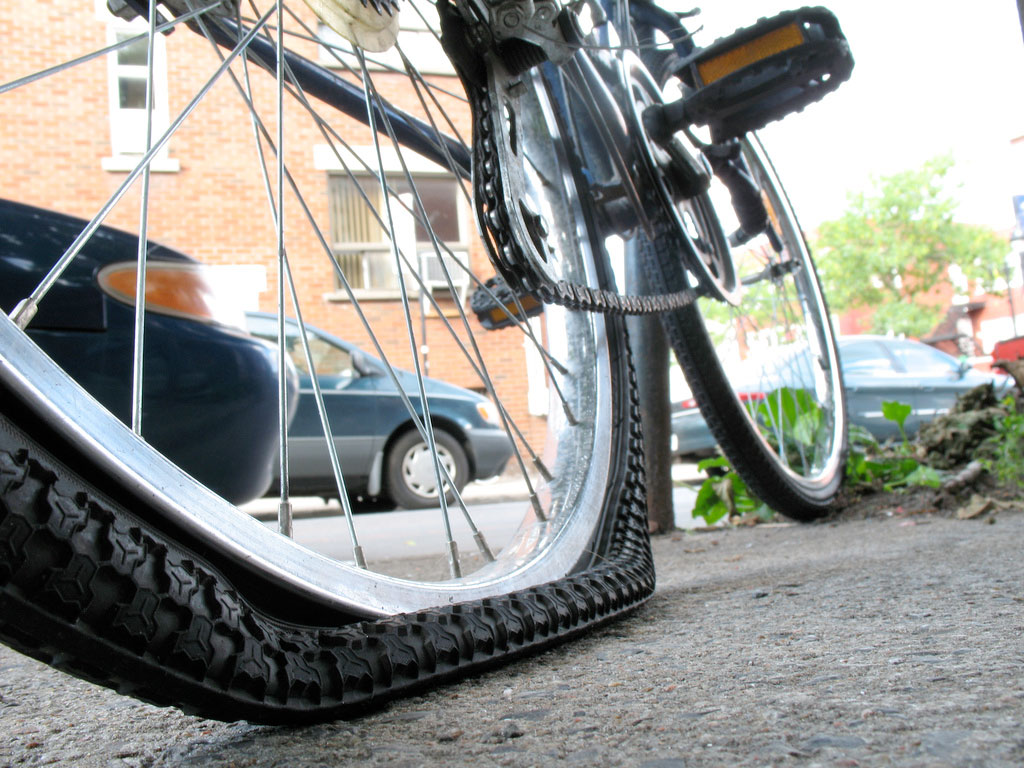 Tại sao không nên bơm lốp xe đạp quá căng vào mùa hè? - Ảnh 1